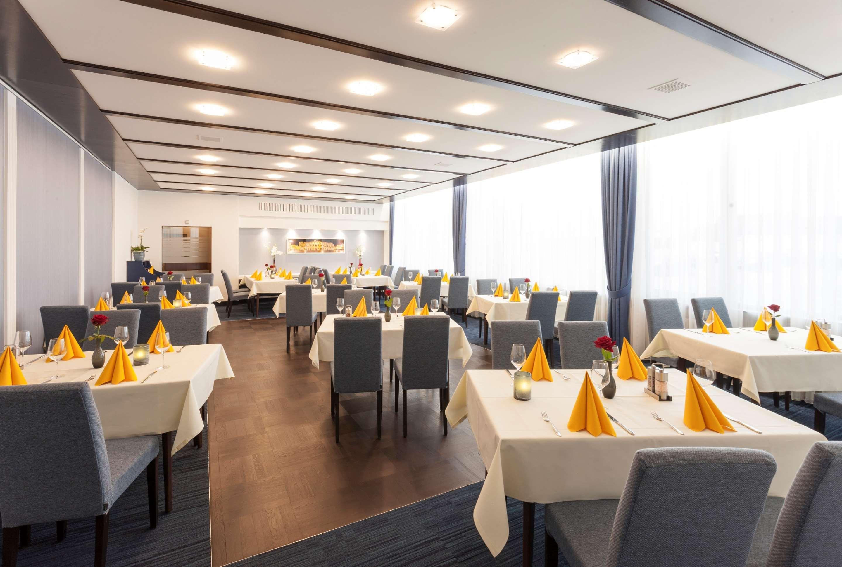 Best Western Hotel Am Europaplatz Königsbrunn Esterno foto