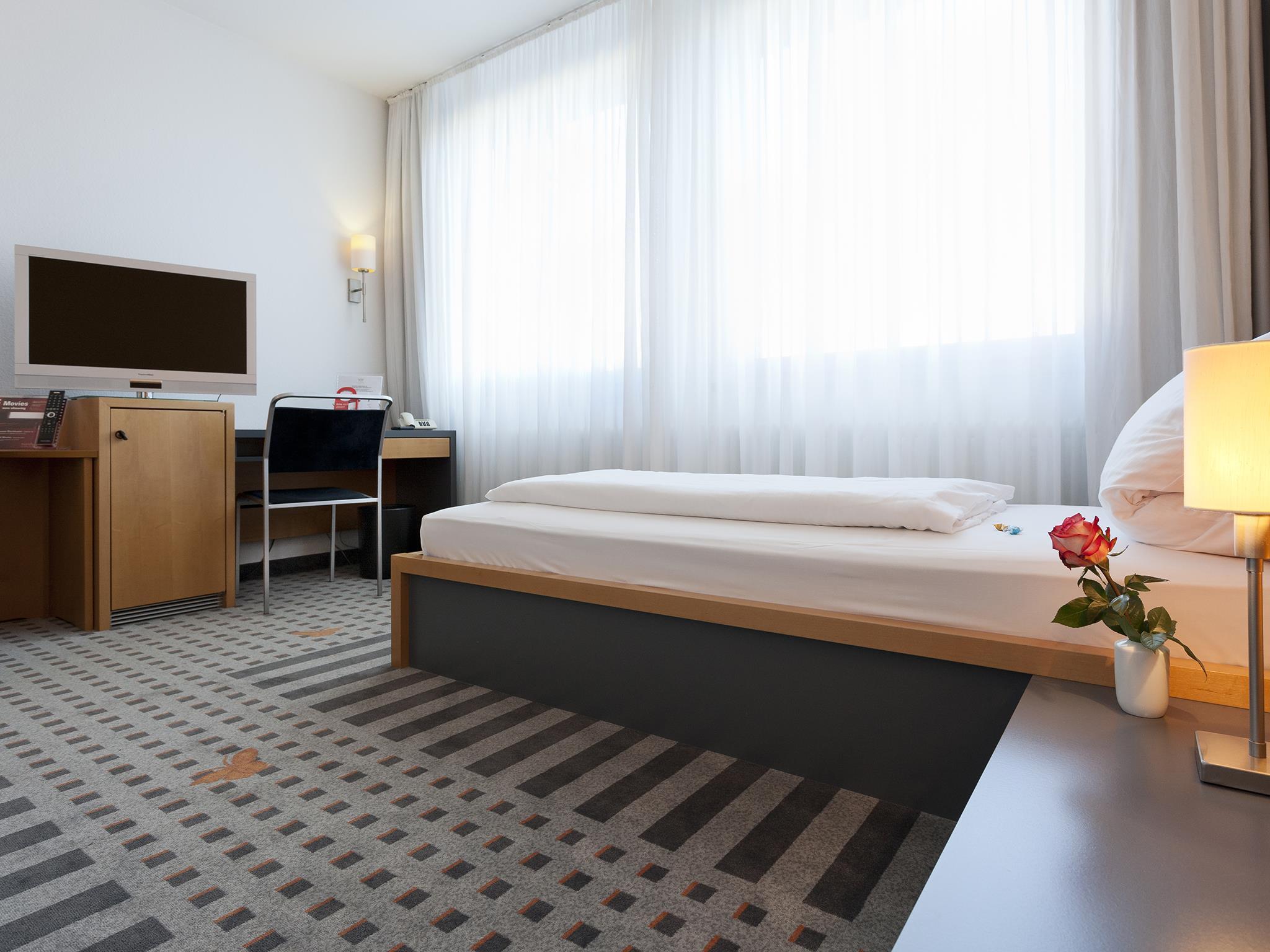 Best Western Hotel Am Europaplatz Königsbrunn Esterno foto