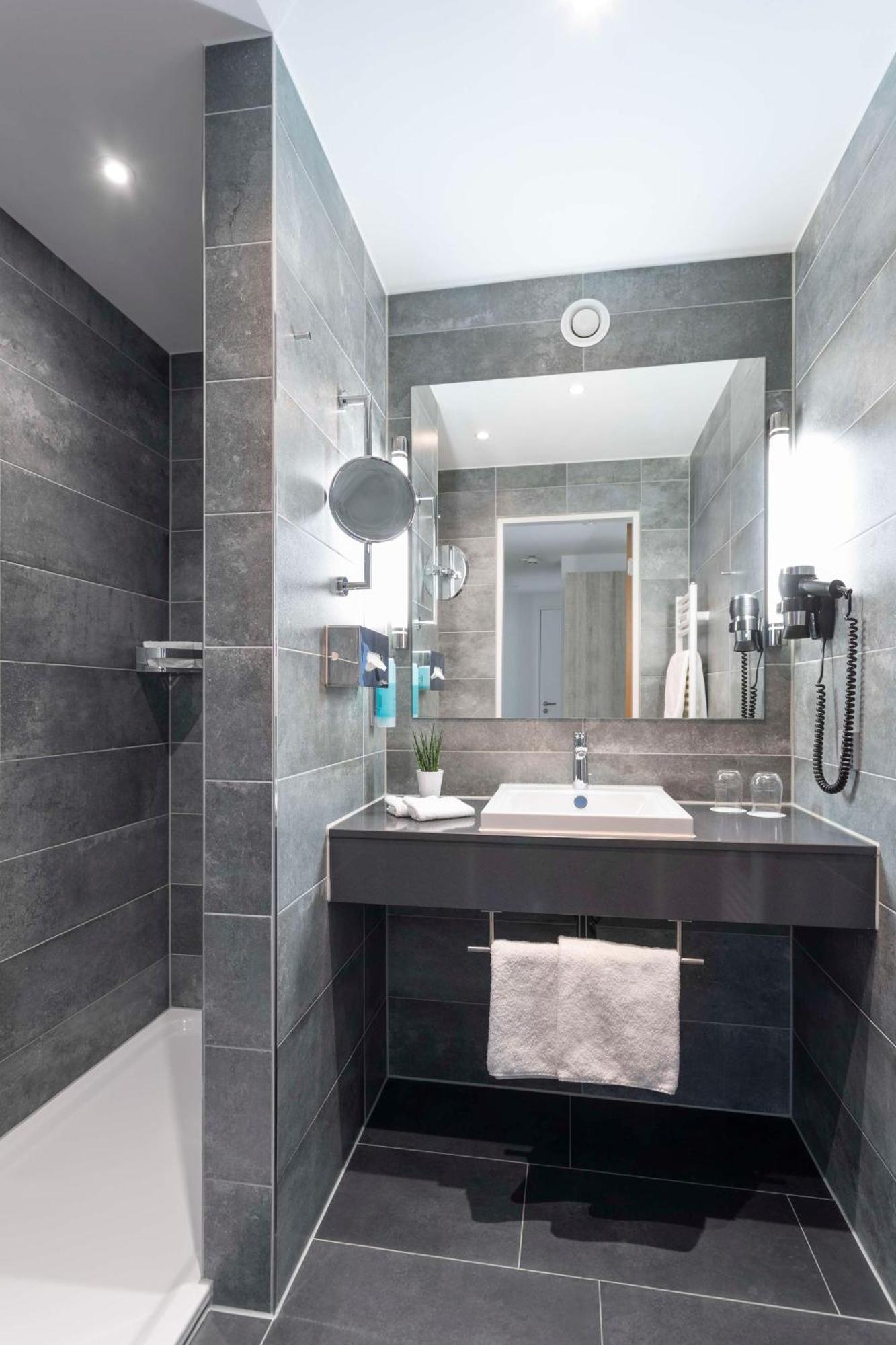 Best Western Hotel Am Europaplatz Königsbrunn Esterno foto