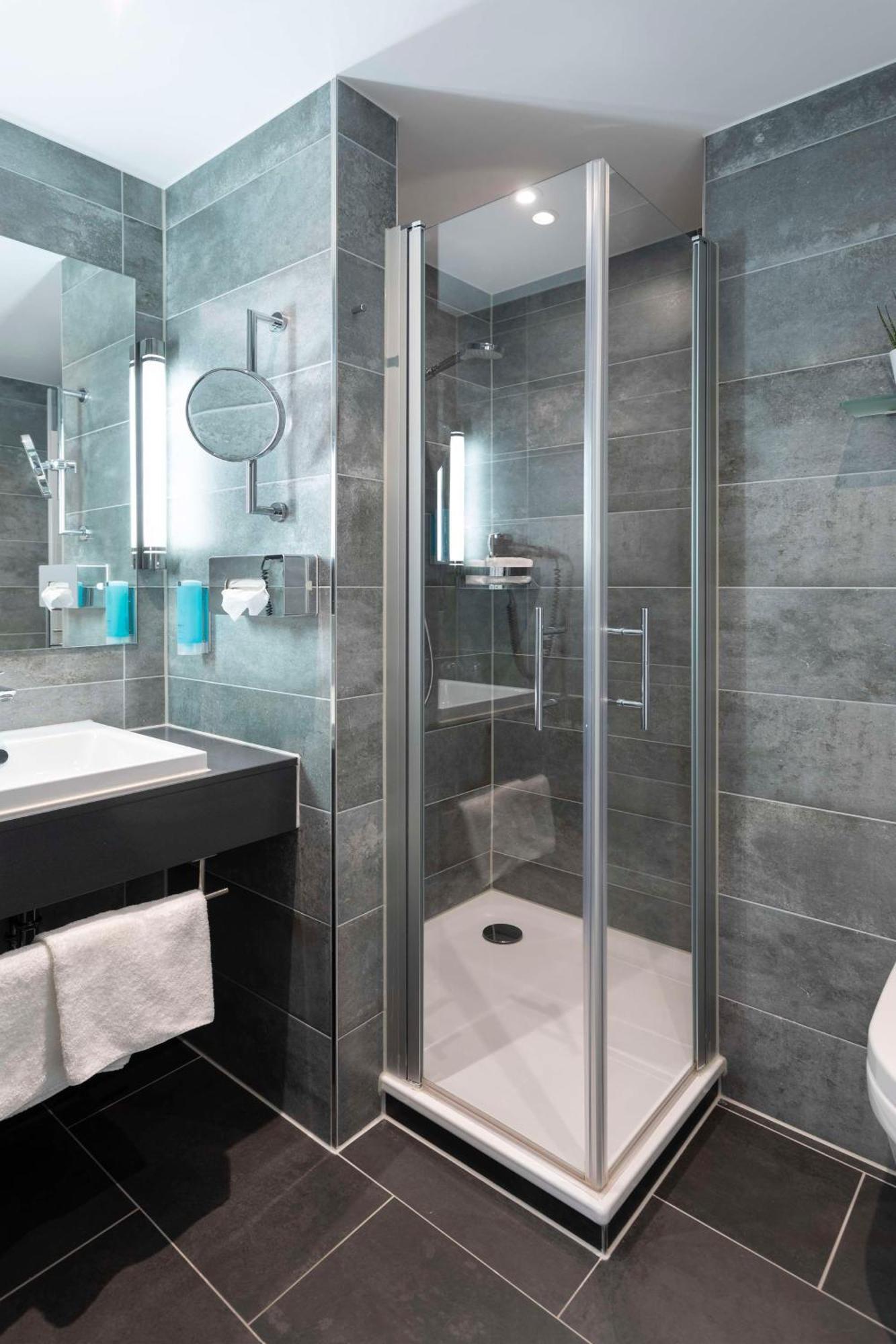 Best Western Hotel Am Europaplatz Königsbrunn Esterno foto
