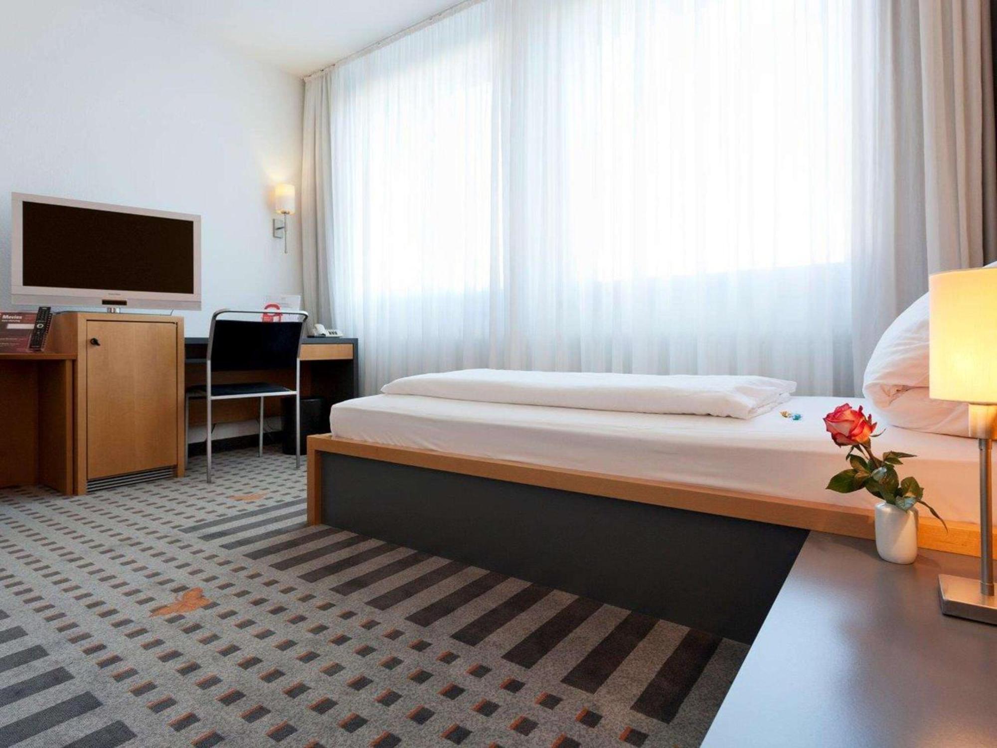 Best Western Hotel Am Europaplatz Königsbrunn Esterno foto