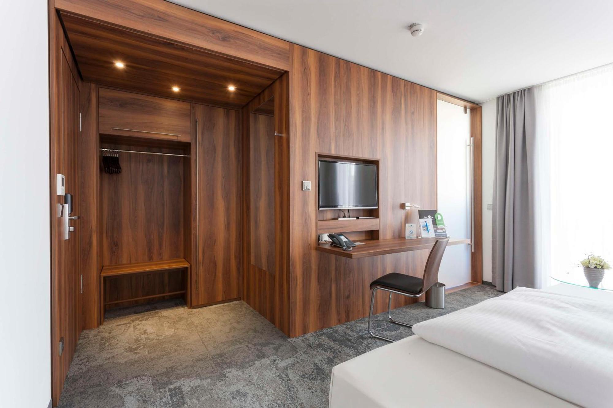 Best Western Hotel Am Europaplatz Königsbrunn Esterno foto