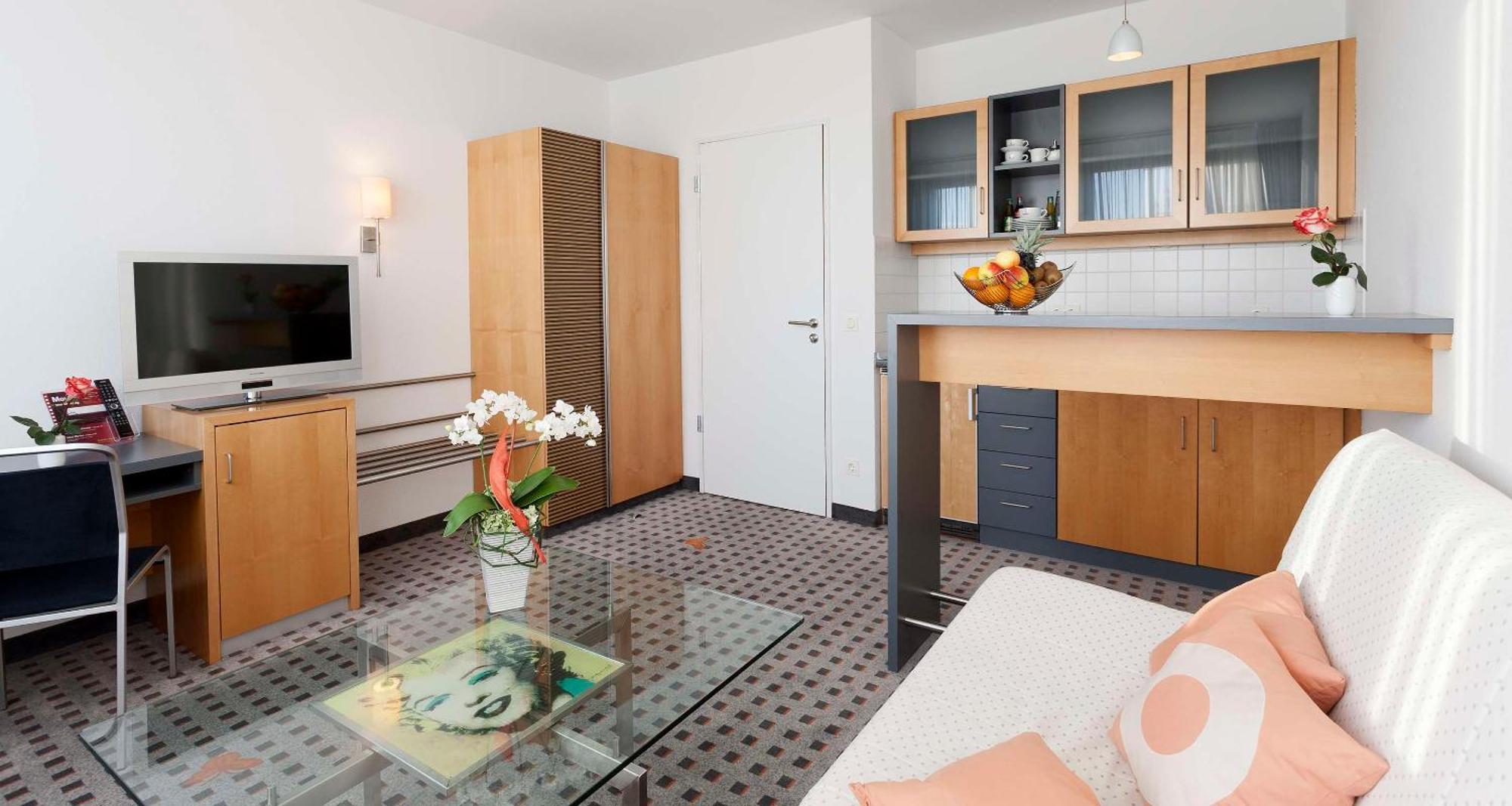 Best Western Hotel Am Europaplatz Königsbrunn Esterno foto